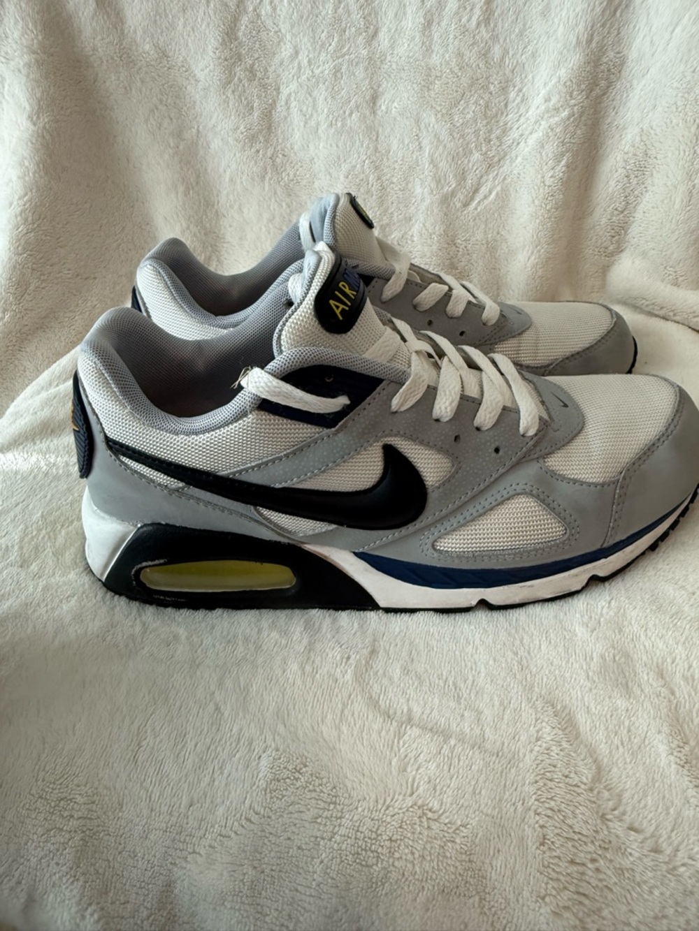 Nike Men’s Grey, Black and White Air Cushion Sneakers